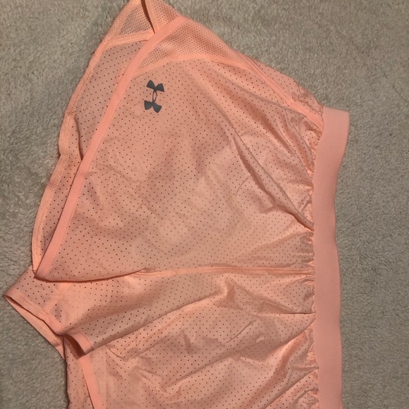 Under armour mesh shorts - Picture 2 of 3